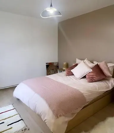 T2 Renove Avec Terrasse Proche Paris Et Disneyland Apartment *